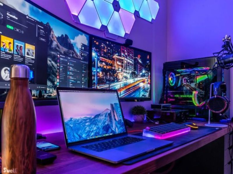 Góc làm việc của một streamer chuyên nghiệp