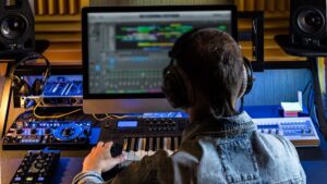 Music Producer là gì? Vai trò và công việc của Producer
