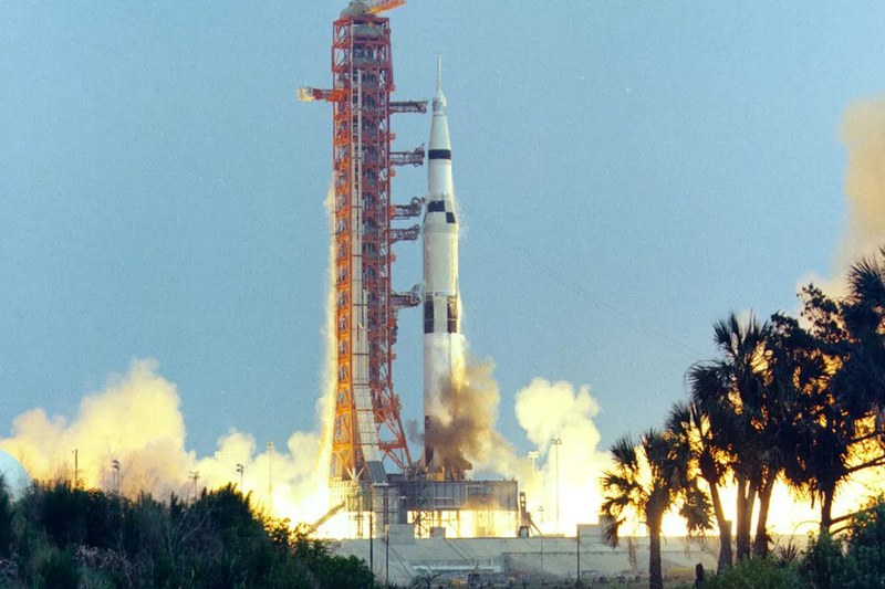 Phim du hành vũ trụ dựa trên sự kiện có thật - Apollo 13